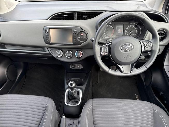 Toyota YARIS Photo 10