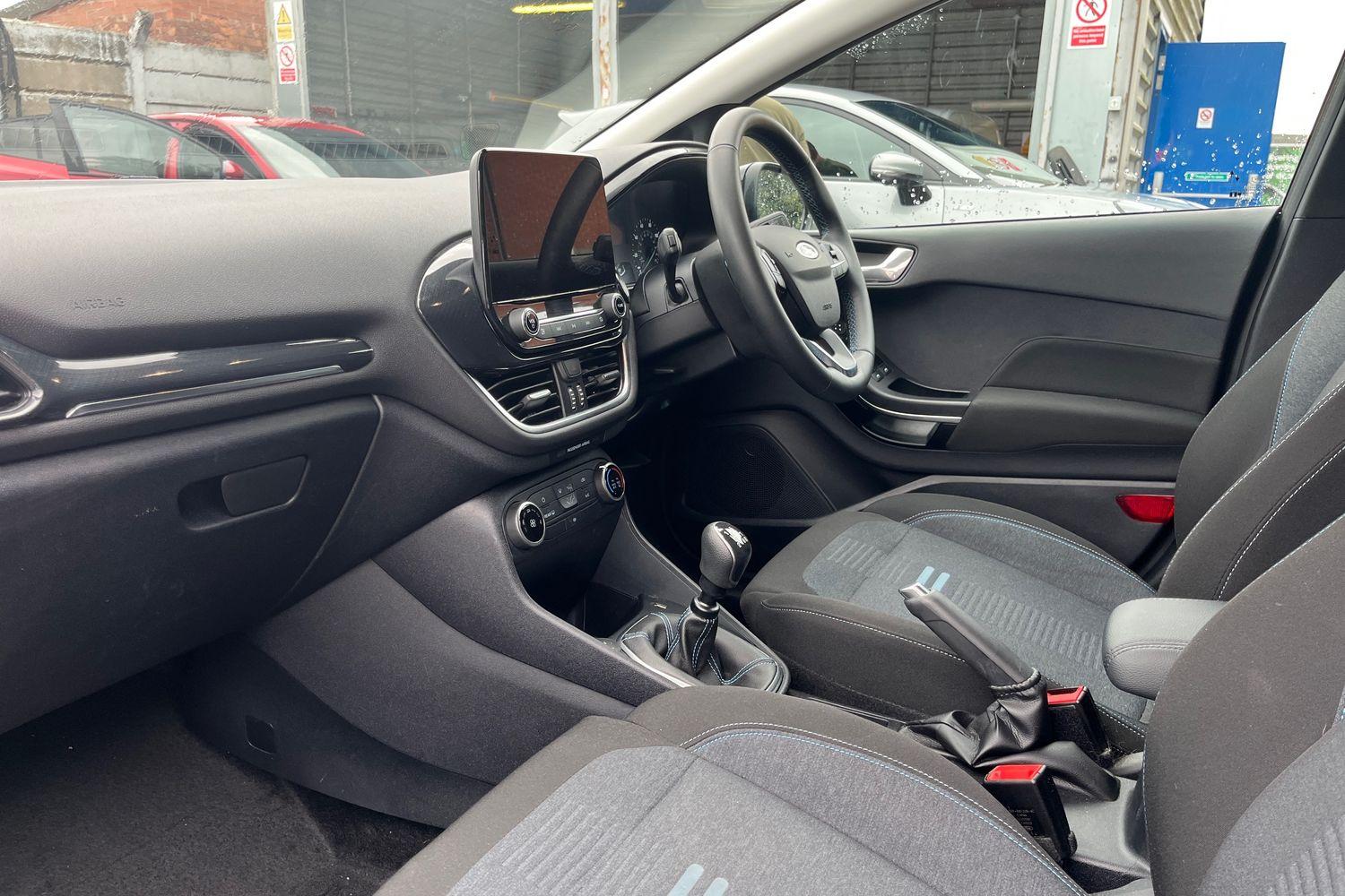 Ford FIESTA Photo 17