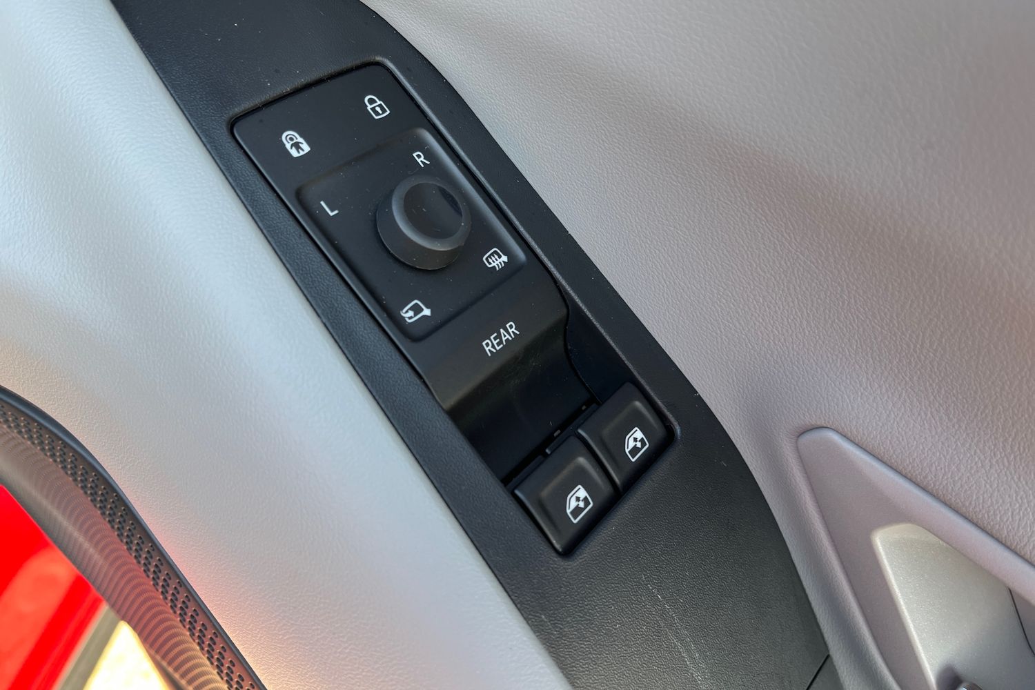 Ford Explorer Photo 15