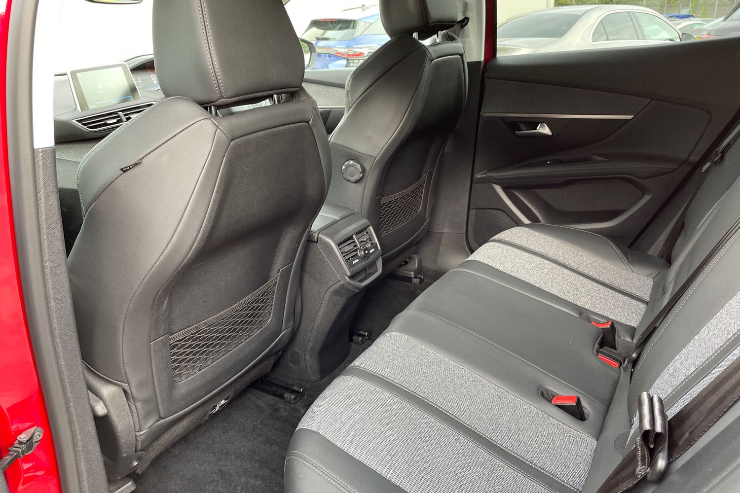 Peugeot 3008 outlet isofix car seat