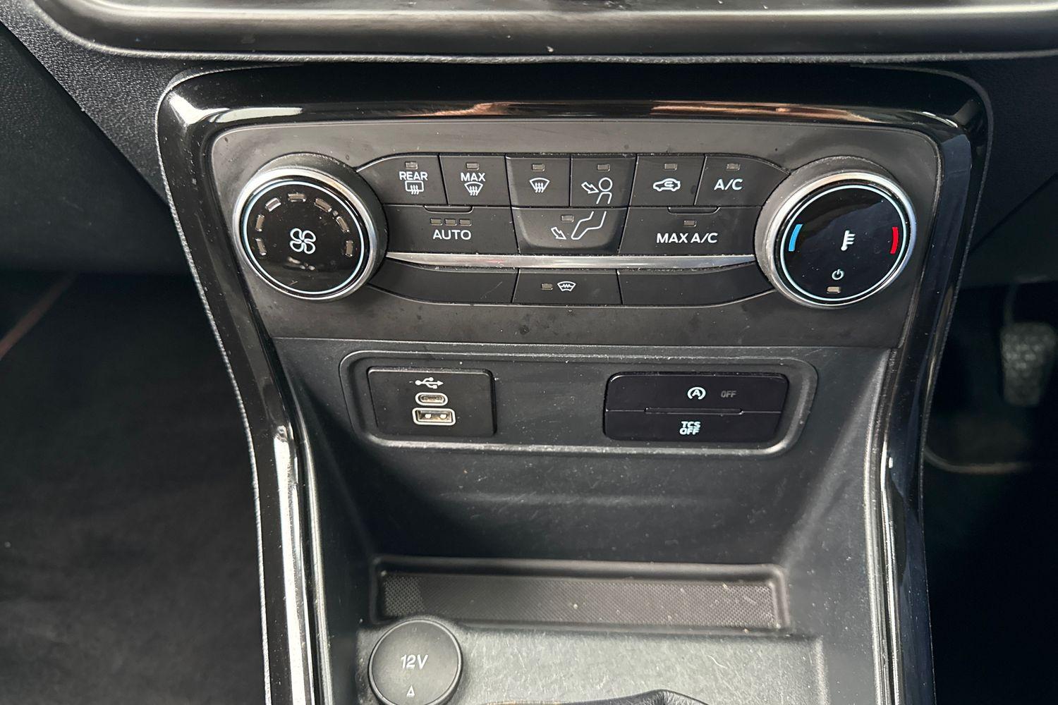 Ford ECOSPORT Photo 24