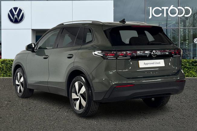 VOLKSWAGEN Tiguan Photo 3