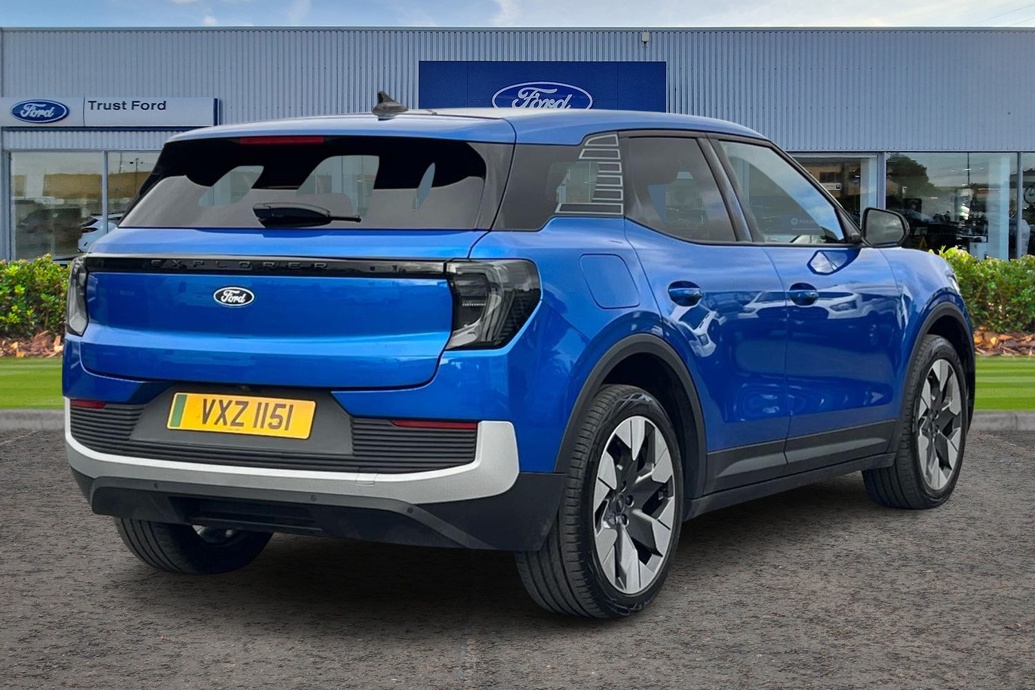 Ford EXPLORER Photo 3