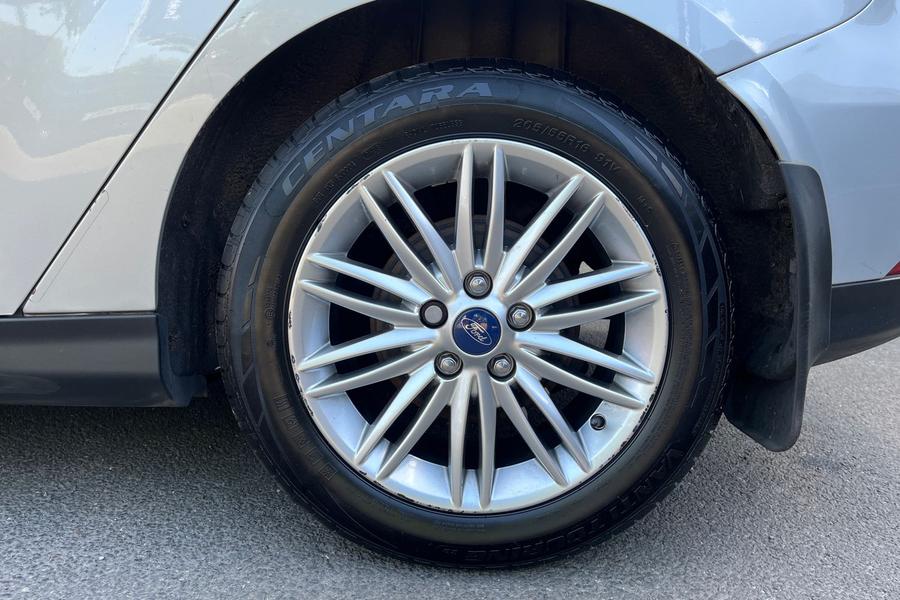 Ford FOCUS Photo autoimg-d5f72cf238c0b0d1b23ed315de14c4f93d6f0c2b.jpg