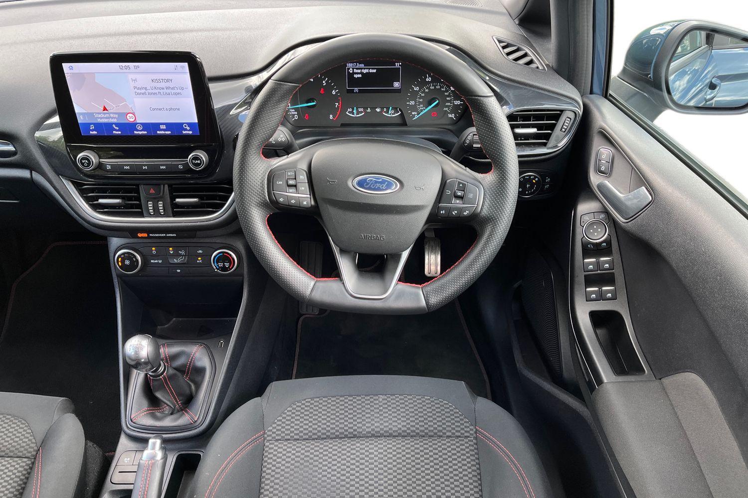 Ford FIESTA Photo 10