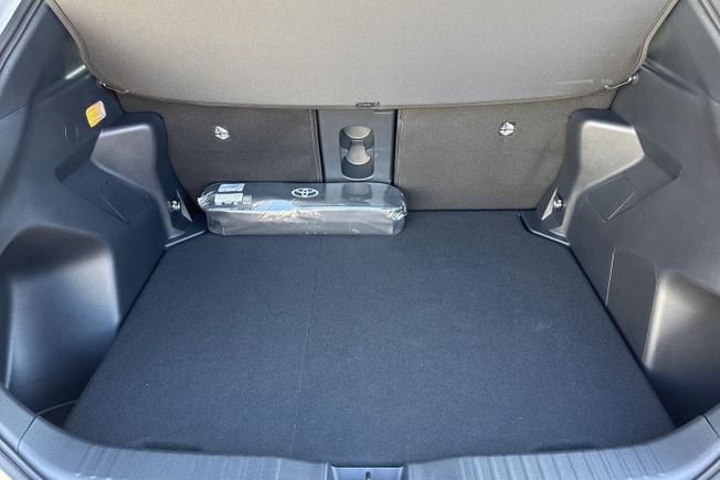 TOYOTA Yaris Cross Photo 12