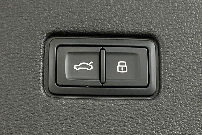 Audi Q8 Photo 32