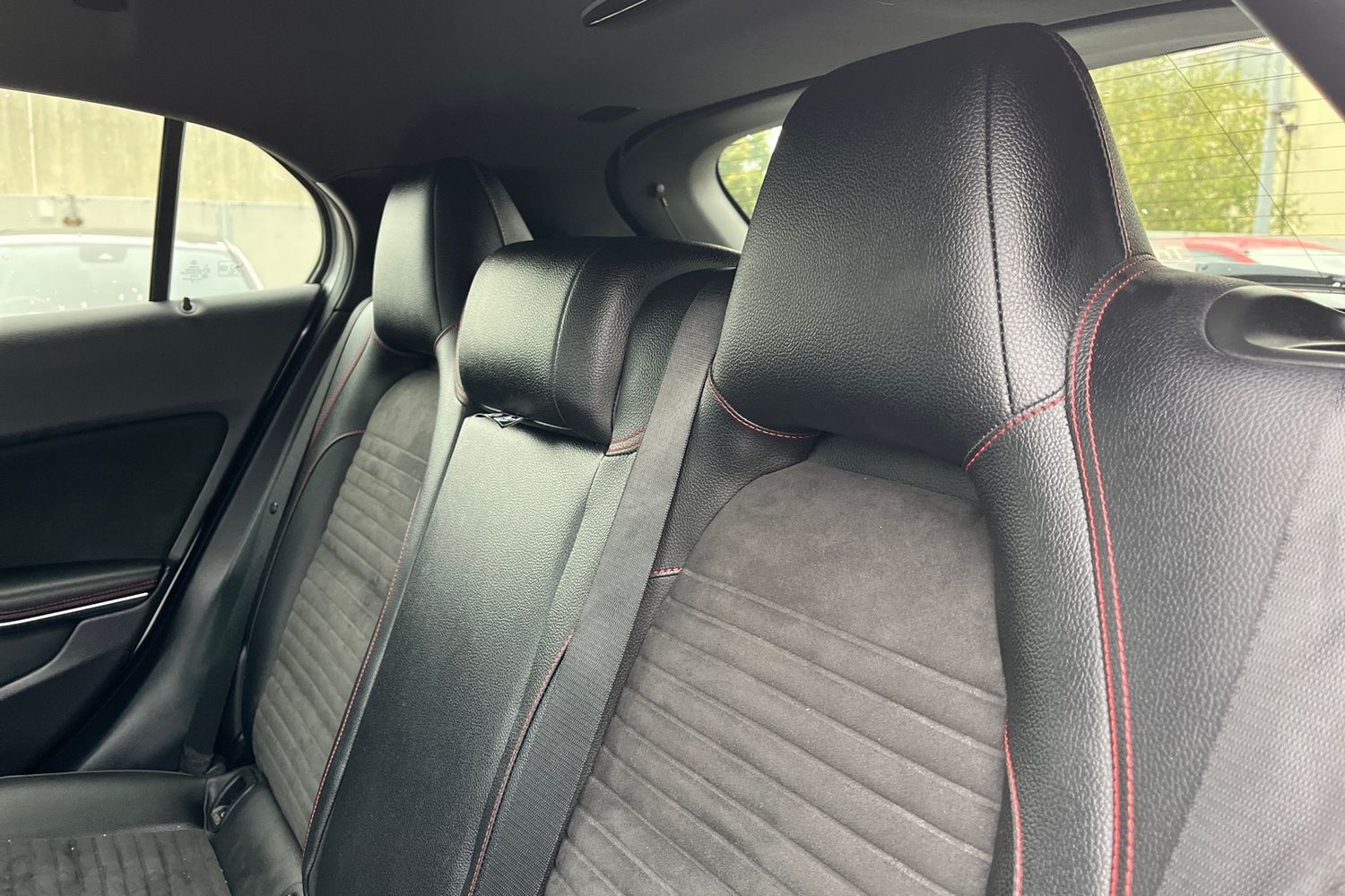 Mercedes-Benz GLA Photo 19