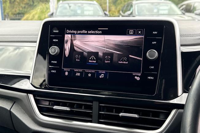 VOLKSWAGEN T-Roc Photo 36