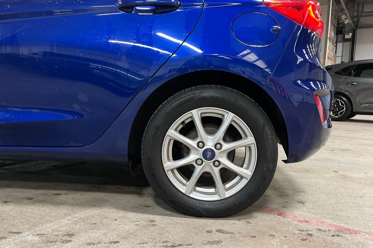 Ford FIESTA Photo 7