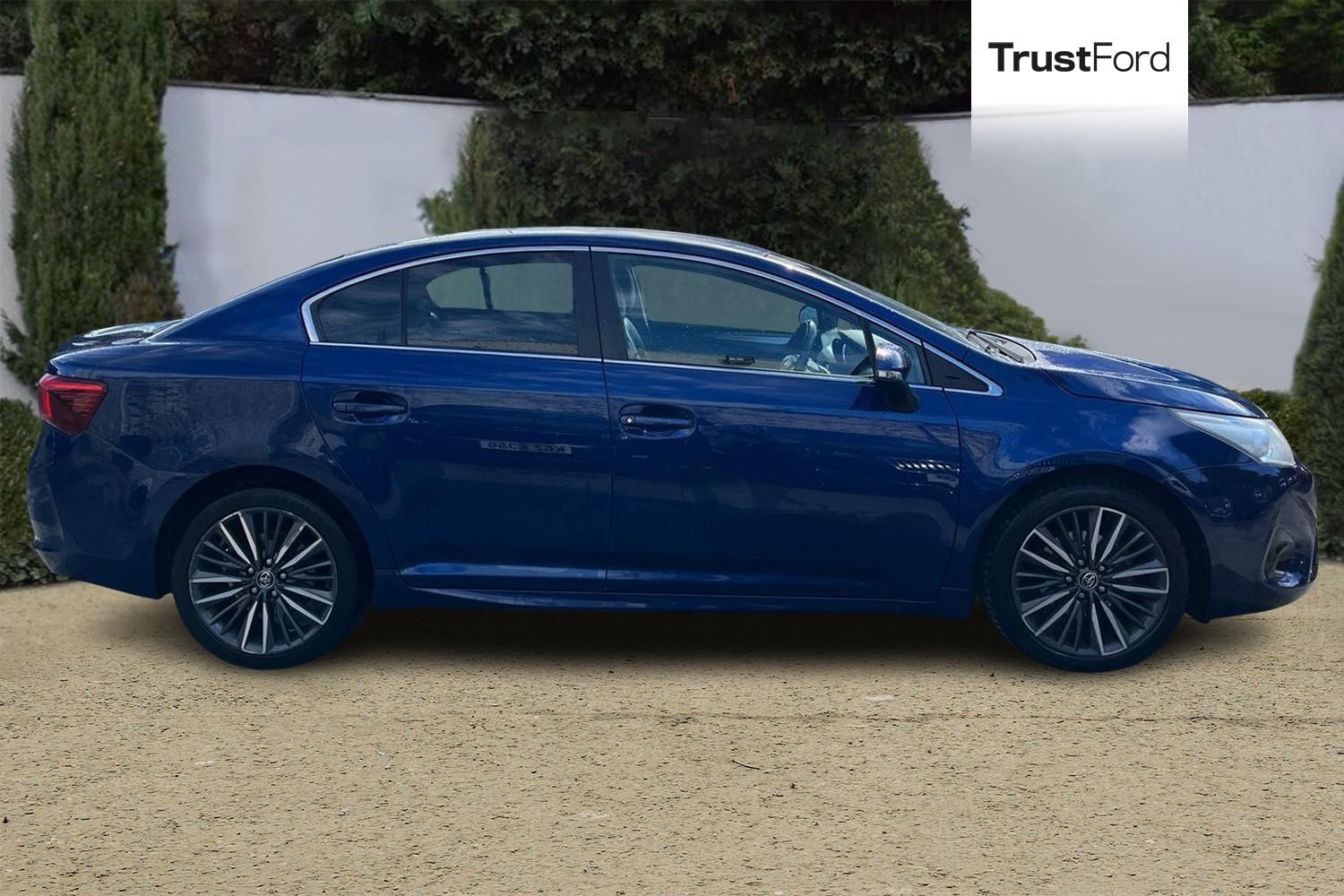 Toyota AVENSIS Photo 2