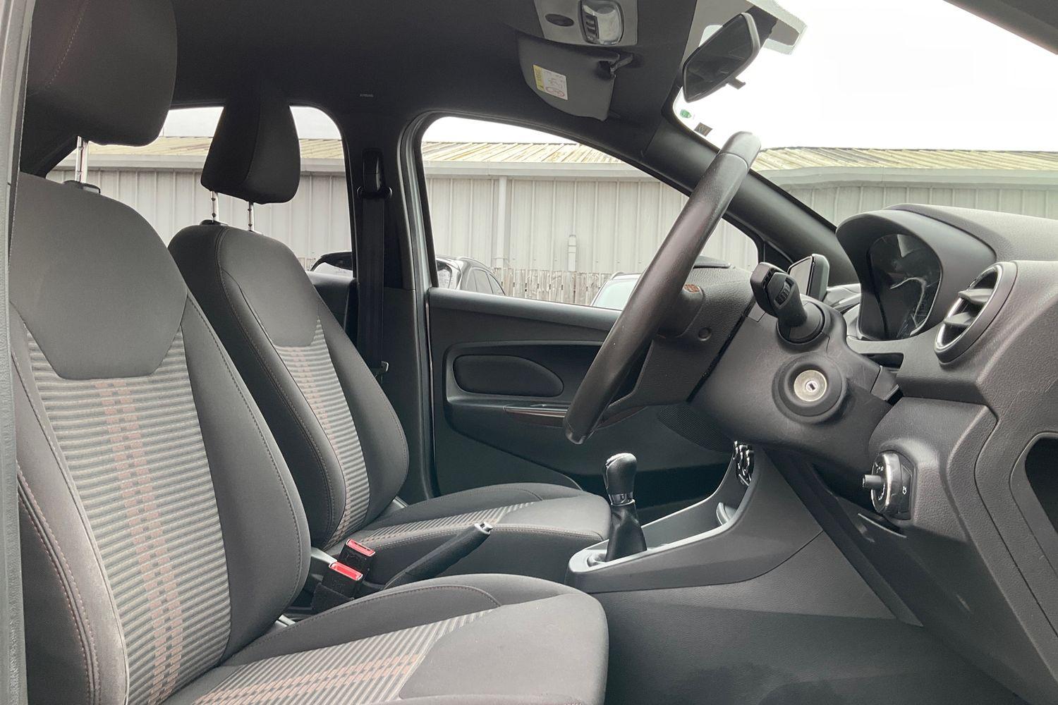 Ford KA+ Photo 16