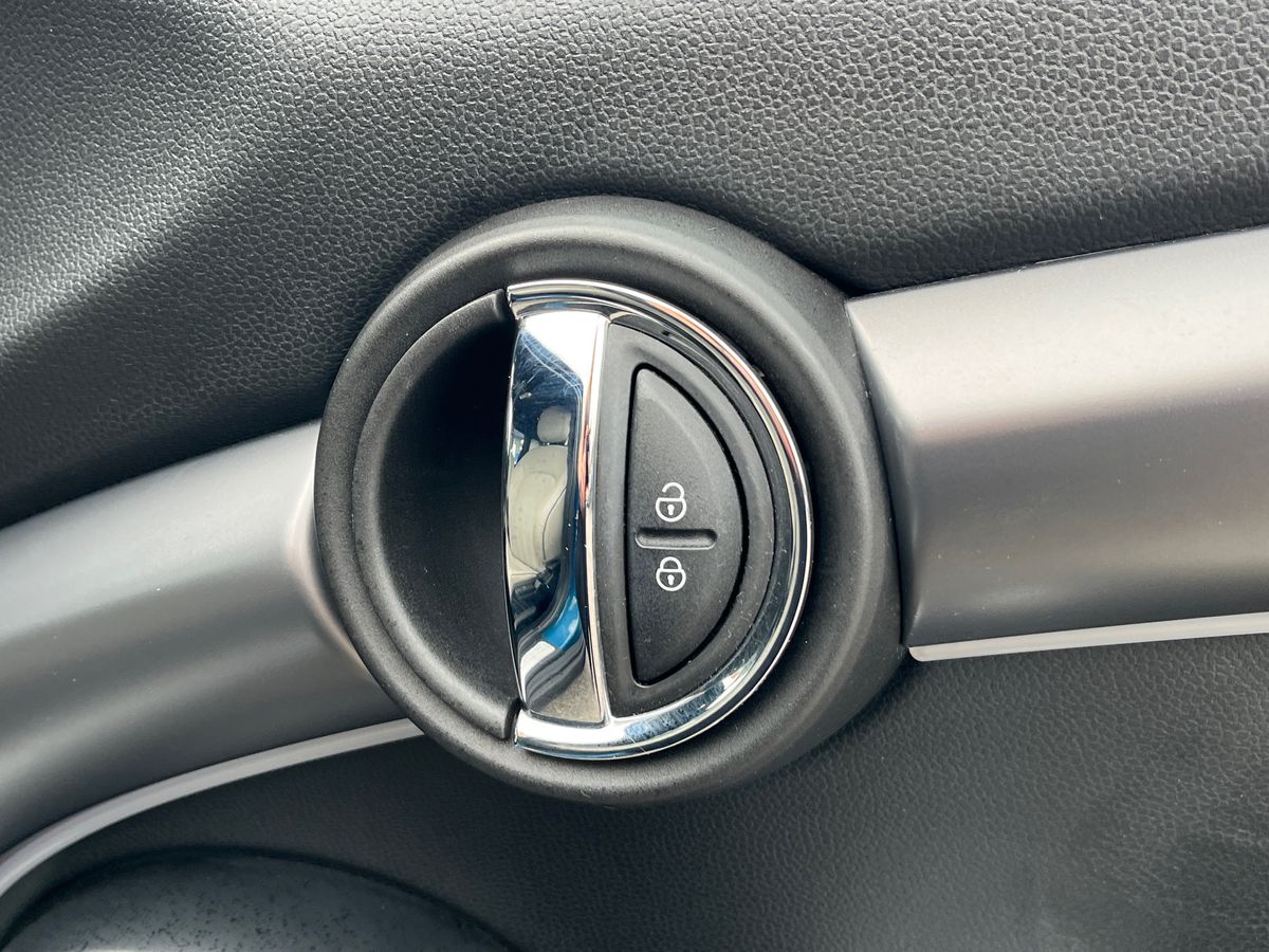 MINI Hatch Photo 28