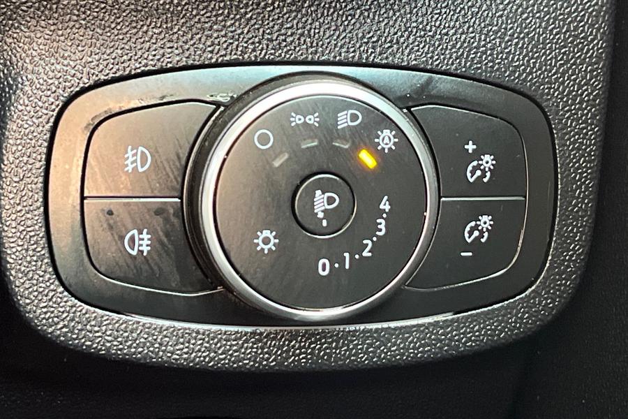Ford FIESTA Photo autoimg-d6397fa1c9cc2a11c7405047b298734ed09e519e.jpg