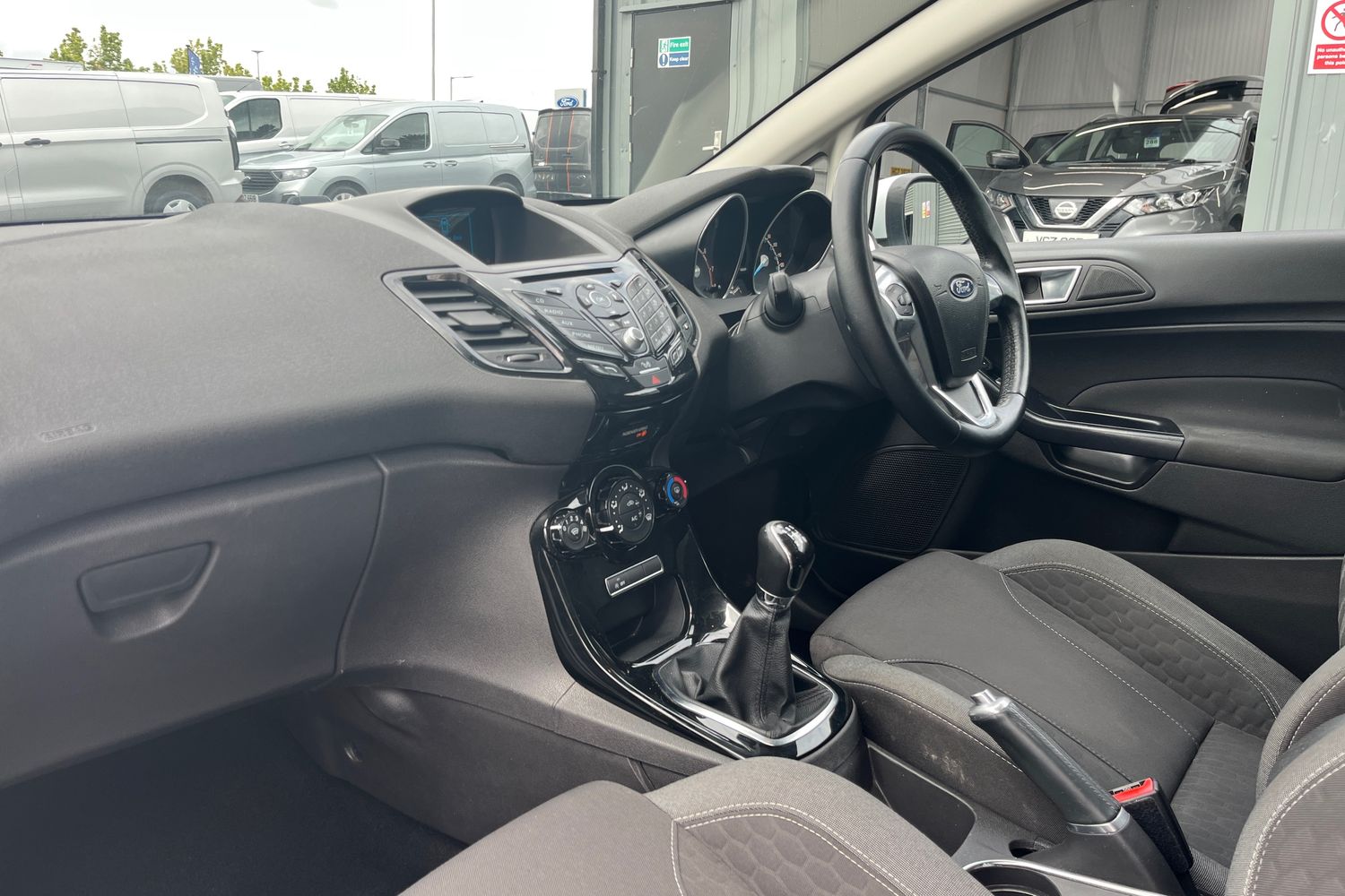 Ford FIESTA Photo 17