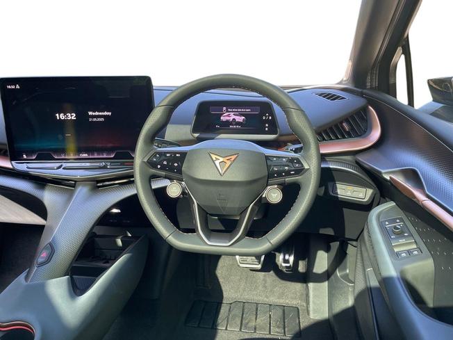 CUPRA Tavascan Photo 11