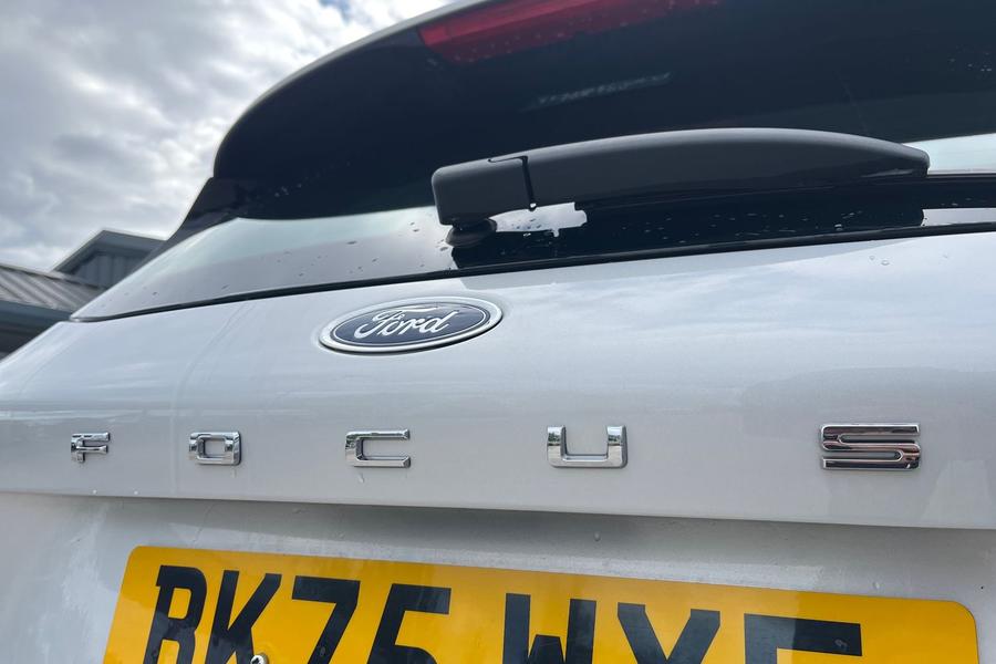 Ford Focus Photo autoimg-d65ab75980b56524ea1feb50093d24da533fedc0.jpg