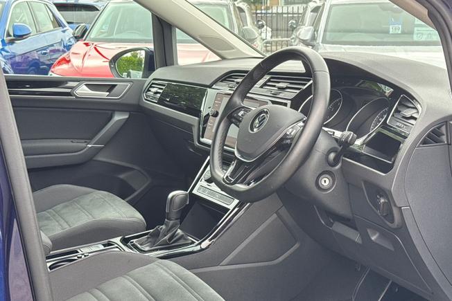 VOLKSWAGEN Touran Photo 37