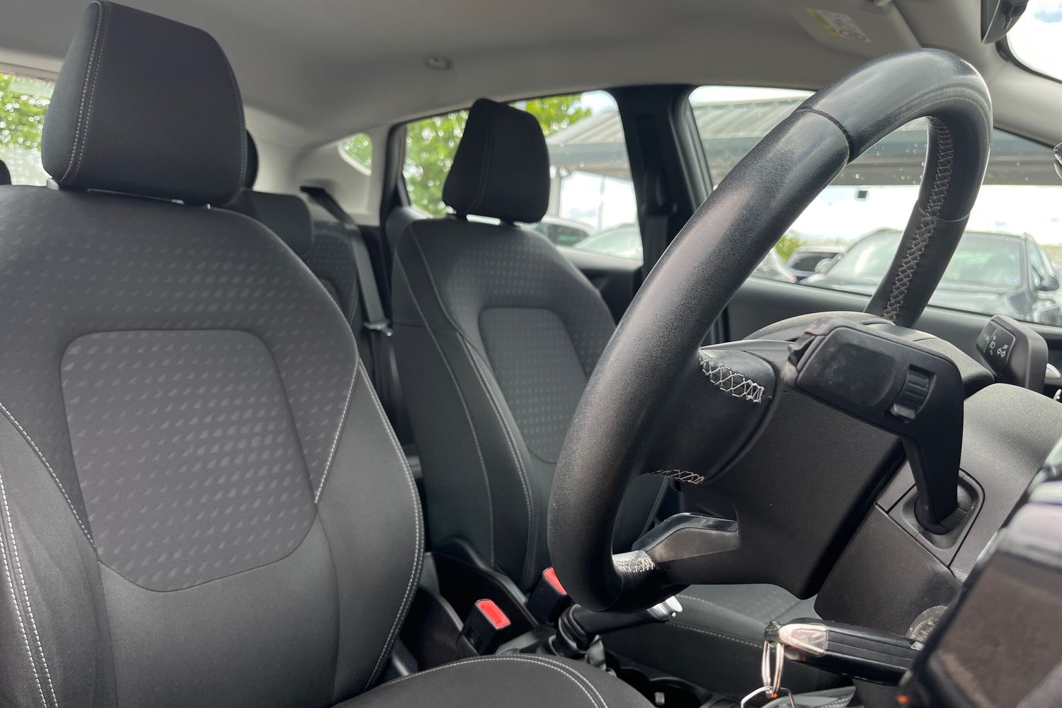 Ford FIESTA Photo 16