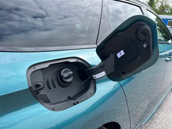 Peugeot 308 SW Photo autoimg-d66e11033d00d4d54a764f5b6b11fdf447c2c884.jpg