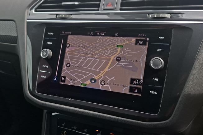 VOLKSWAGEN Tiguan Photo 14