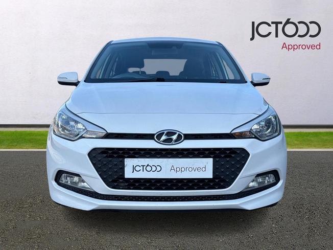 HYUNDAI i20 Photo 8