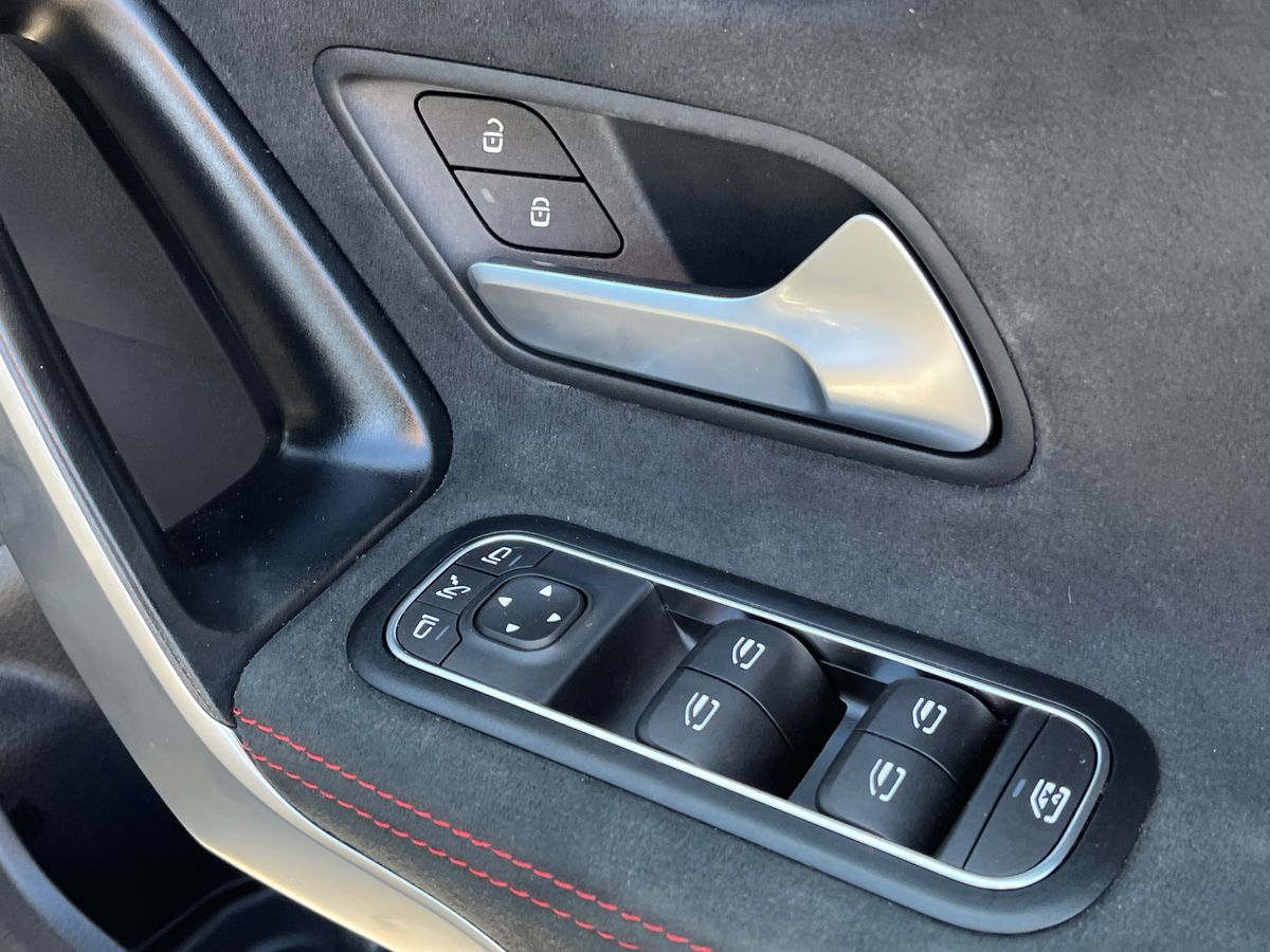 Mercedes-Benz CLA Photo 26