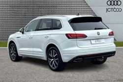 VOLKSWAGEN Touareg Photo 3