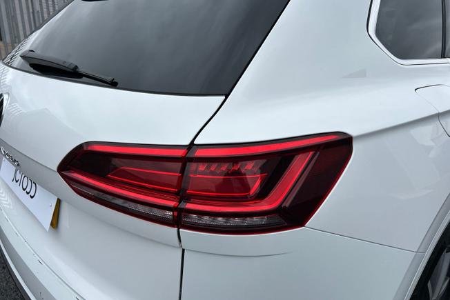 VOLKSWAGEN Touareg Photo 18