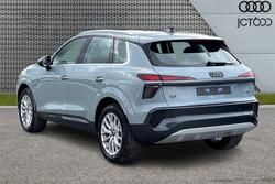 Audi  Q3 SUV Photo 3