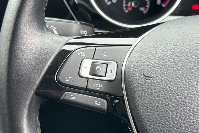 VOLKSWAGEN Touran Photo 16