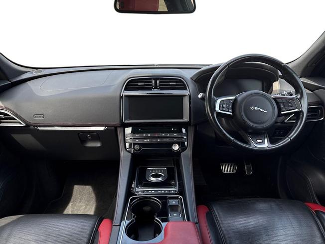 JAGUAR F-Pace Photo 10