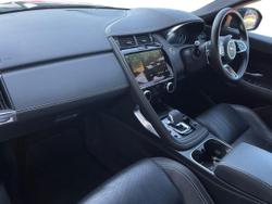Jaguar E-PACE Photo 2