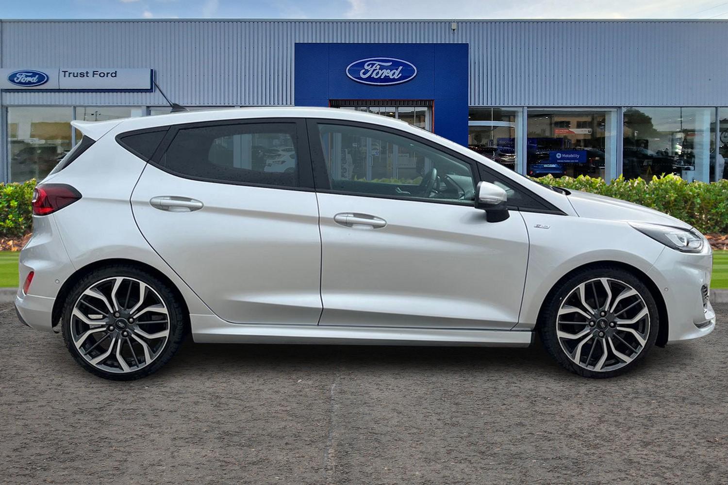 Ford FIESTA Photo 2
