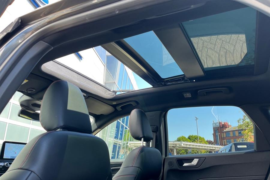 Ford Kuga Photo autoimg-d690b136124819a703f92288b619555be4d2666e.jpg