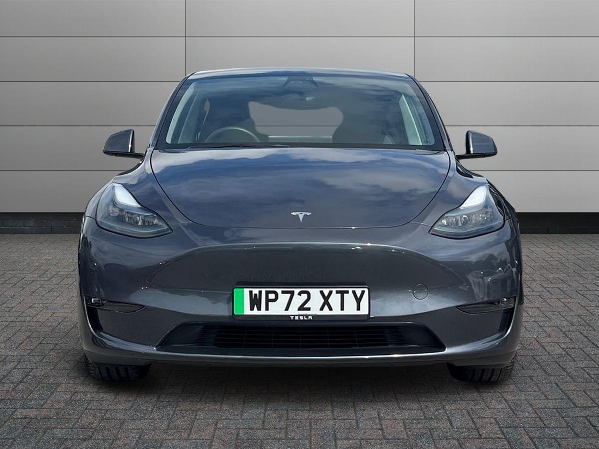 TESLA Model Y Photo 7