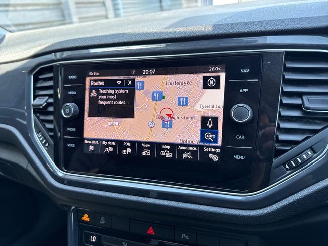 VOLKSWAGEN T-Roc Photo 14