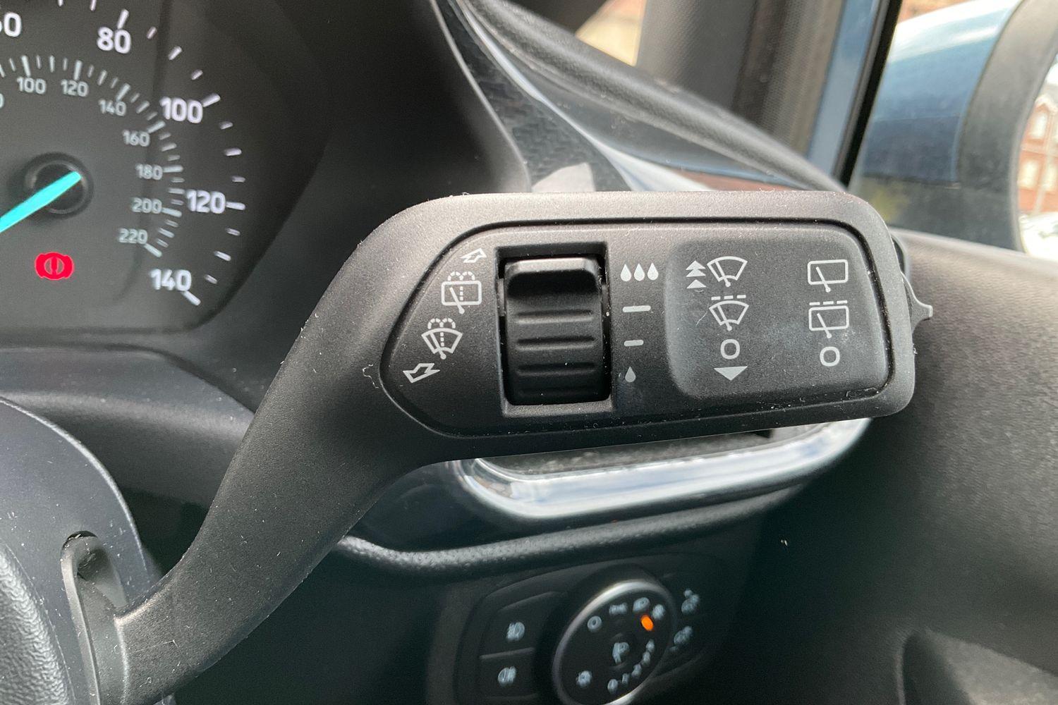 Ford FIESTA Photo 14