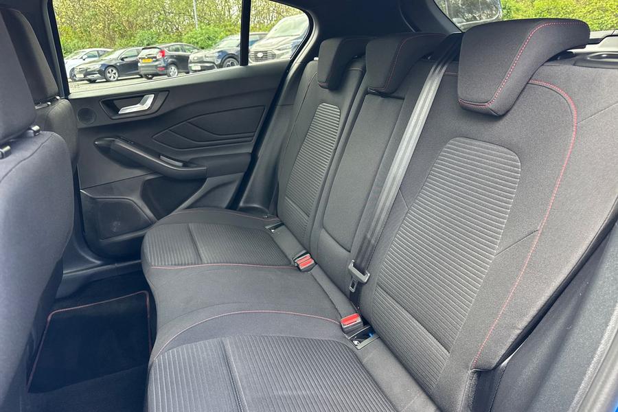 Ford FOCUS Photo autoimg-d69fca73fe6e7468e5b37e2d47da70a9fee73dc2.jpg