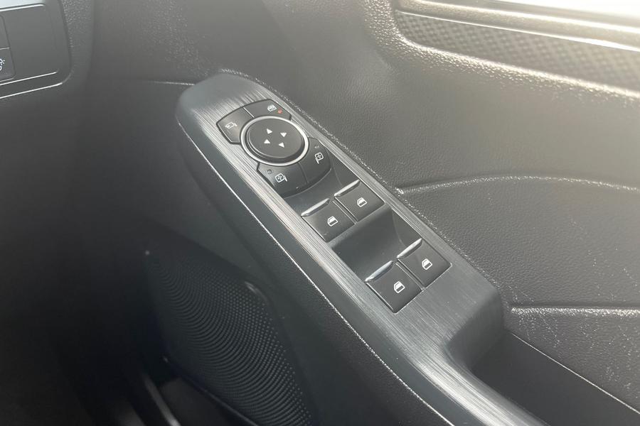 Ford KUGA Photo autoimg-d6a2f527c9c9d076e96413c415e1c75862541385.jpg