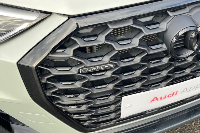 AUDI Q3 Photo 24