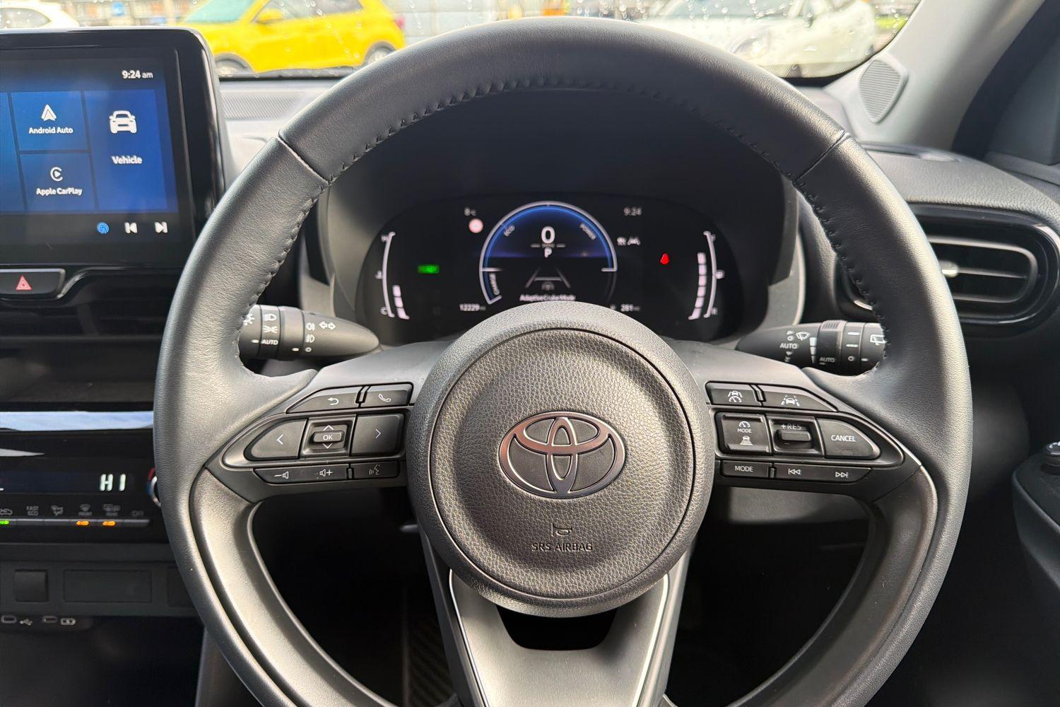Toyota YARIS CROSS Photo 11