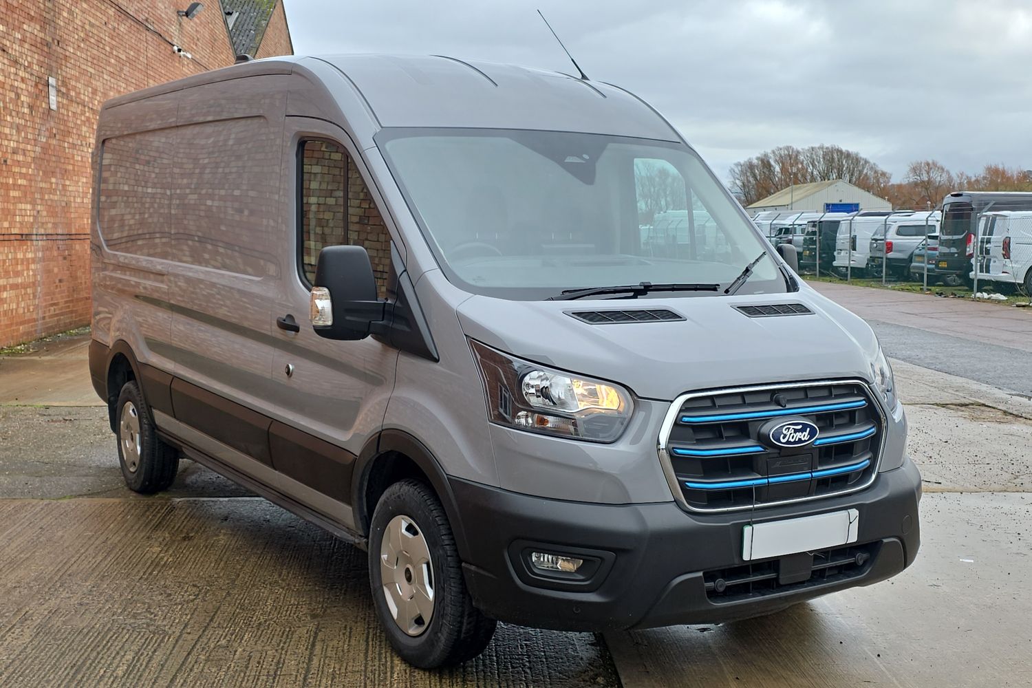 Ford E-TRANSIT Photo 0