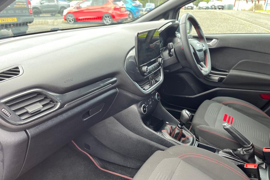 Ford FIESTA Photo autoimg-d6ab67fae0663a07ecfda150380b10d5071b408b.jpg