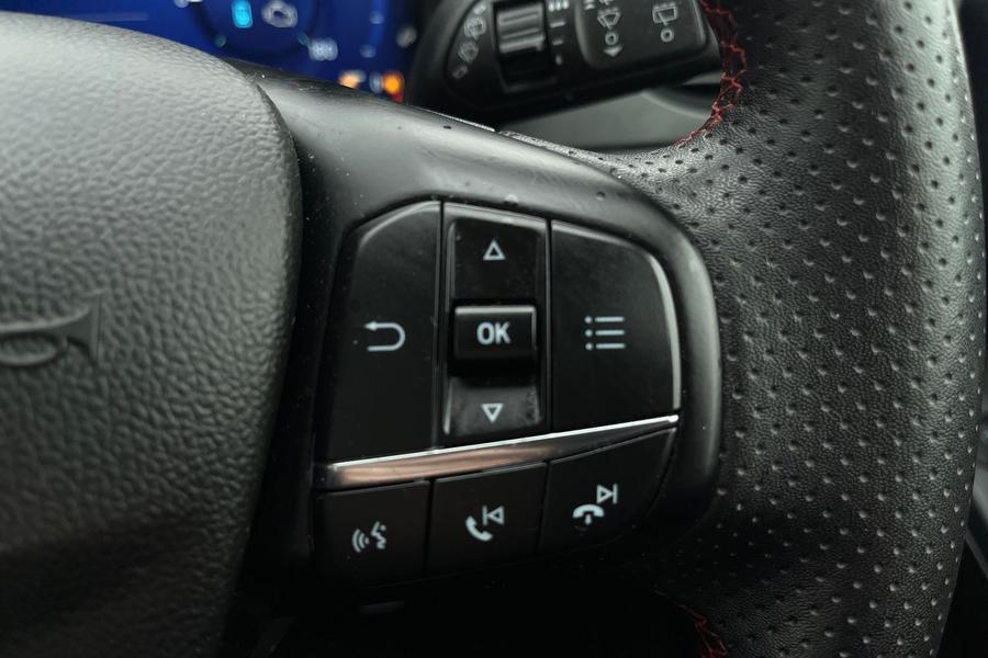 Ford KUGA Photo autoimg-d6b11157c05d4cbf96c17485bcd3a4e2eb8caca6.jpg