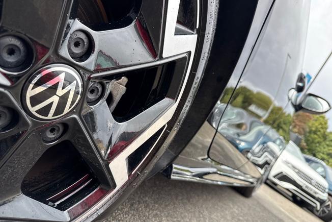 Volkswagen Golf Photo 22