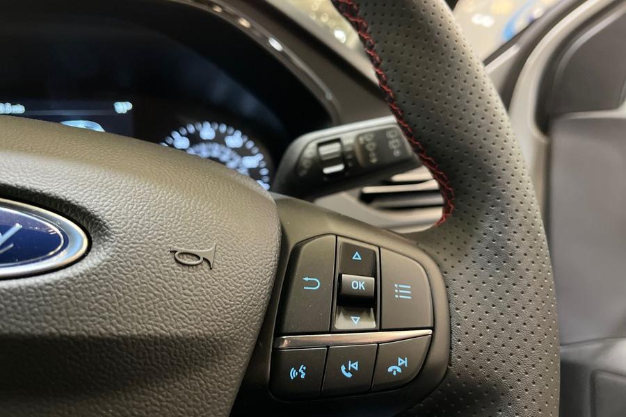 Ford FOCUS Photo autoimg-d6b7d4e9c4929f9fbac3d50ff136b255ed70d28a.jpg