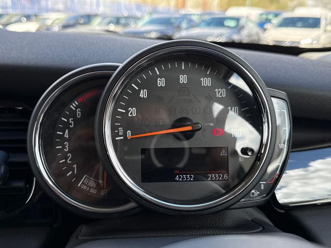 MINI Hatch Photo 15