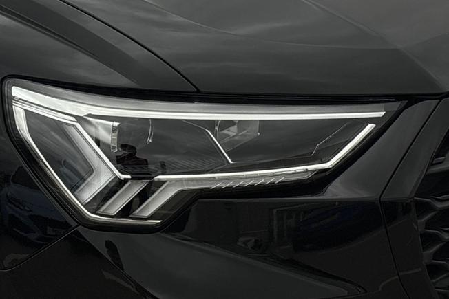 AUDI Q3 Photo 19