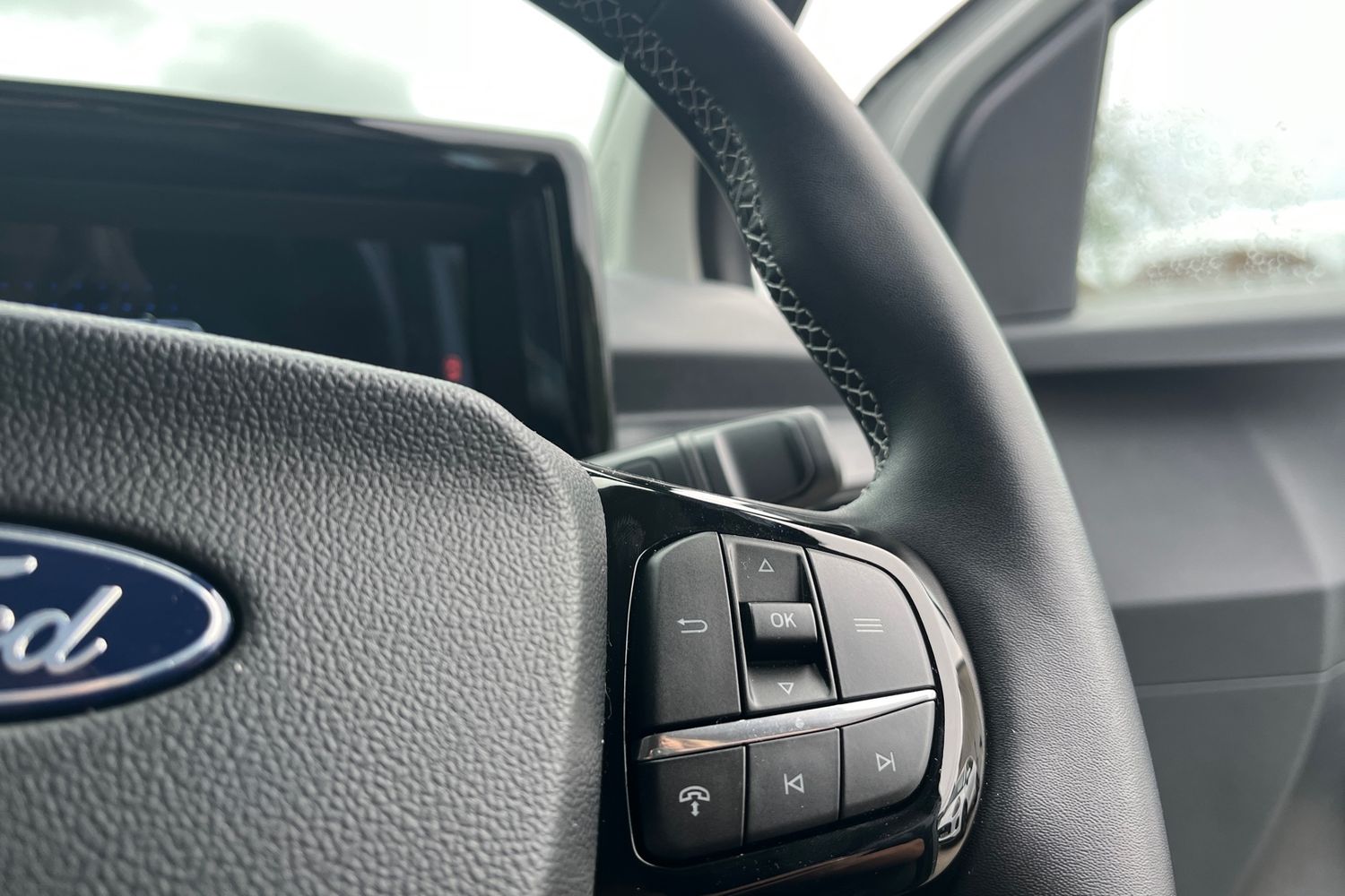 Ford E-Tourneo Courier Photo 27